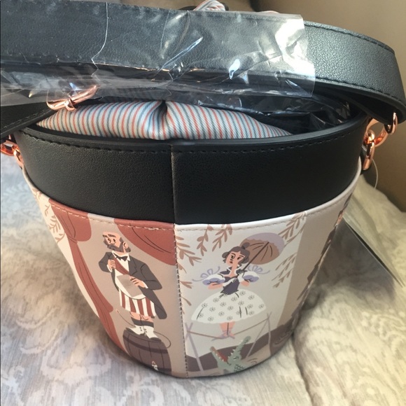 Disney stretching room drawstring bag - Picture 5 of 6